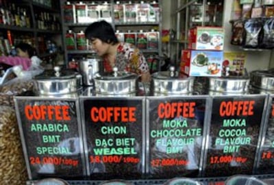 Cửa hàng bán cà phê hạt chưa xay.